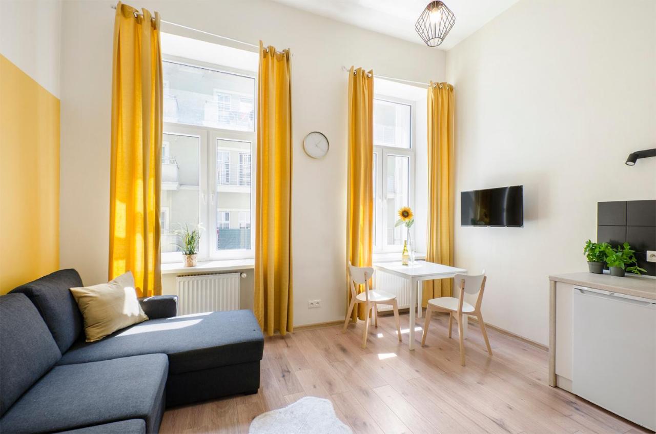 Cozy Apartments On Sierpnia Street Lodź Bagian luar foto